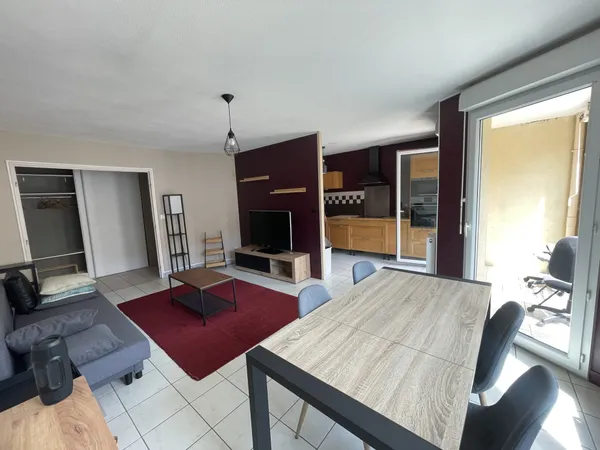VILLEURBANNE T3 MEUBLÉ AVEC BALCON ET GARAGE 66.06m2
