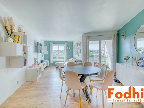 Appartement 3 pièces de 73m² au 4éme et dernier étage avec une loggia et un parking