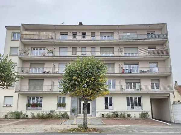 MOULINS Route de Lyon Appartement T4 avec balcon, cave et garage