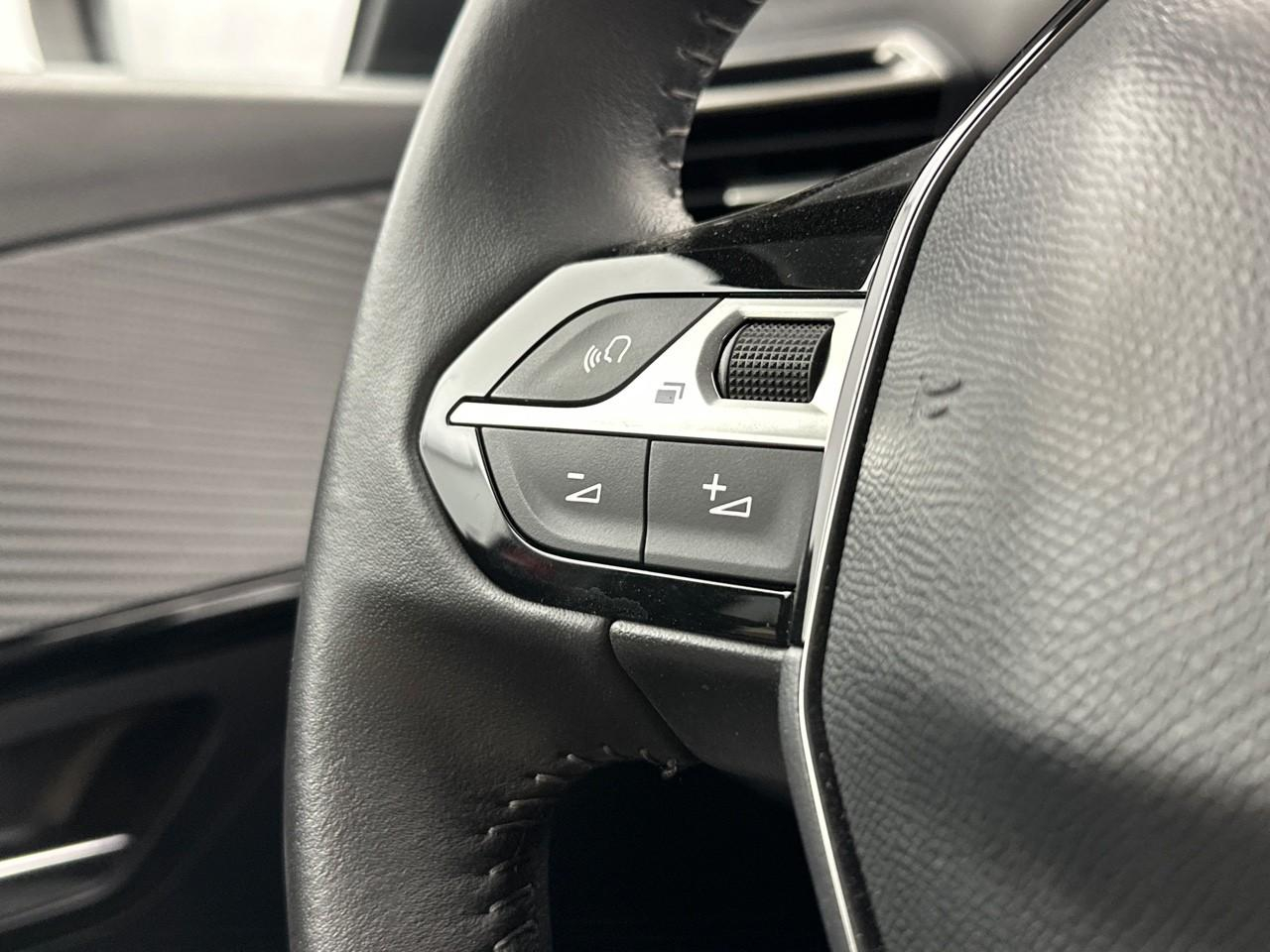 Peugeot 208 puretech 100 s&s bvm6 style — photo 17
