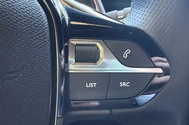 Peugeot 208 hybrid 100 e-dcs6 — photo 15