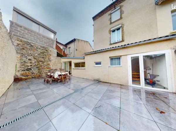 Propriété 6 pièces 160 m²