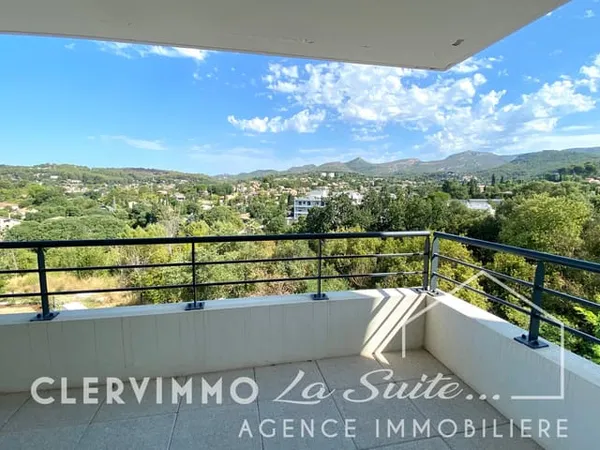 BEAU T2 TERRASSE + GARAGE MEUBLÉ RÉSIDENTIEL/ PISCINE LES CA