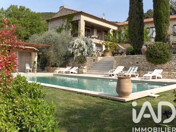 Maison 11 pièces 320 m²