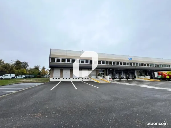 Local logistique 1 395 m²