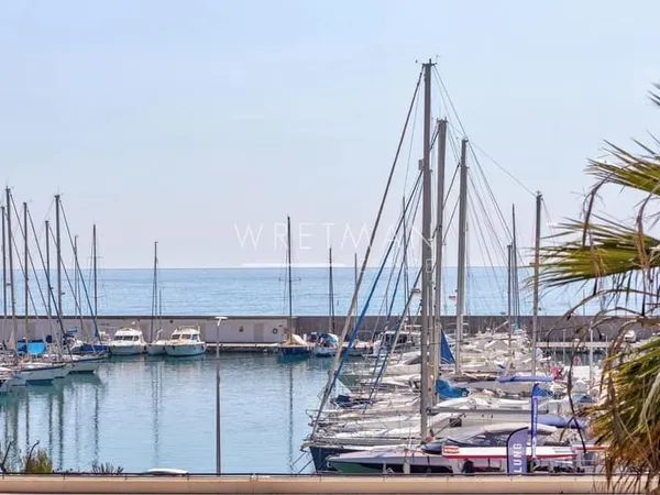 Appartement 2 pièces avec toit terrasse et parking, vue mer - Menton Garavan