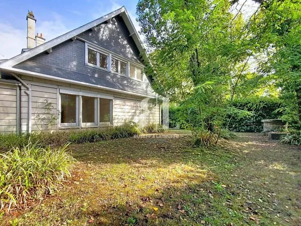 Maison 10 pièces 302 m²