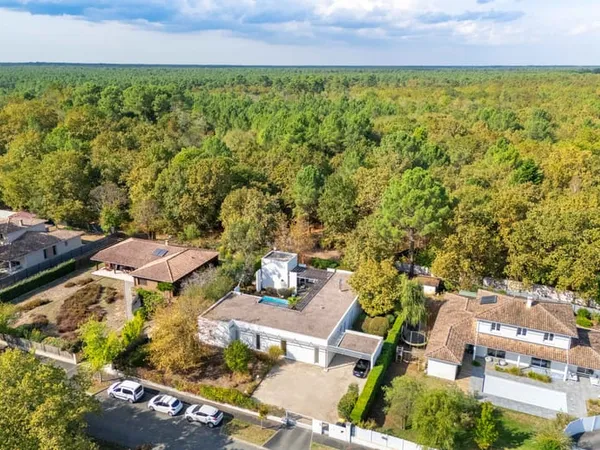 MAISON D'ARCHITECTE AU TAILLAN-MÉDOC PLAIN-PIED DE 210 m2 o
