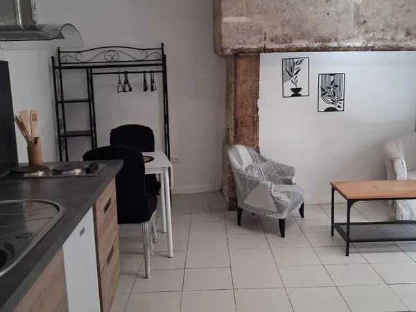 Appartement meublé 24m2 360e