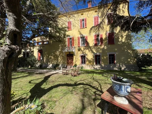 Maison 12 pièces 490 m²