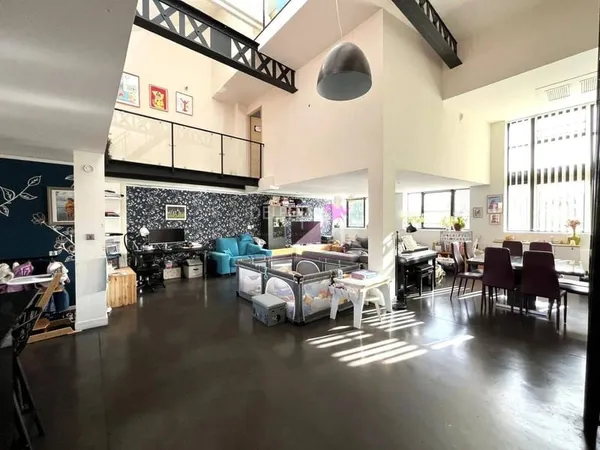 Loft 5 pièces 160 m²