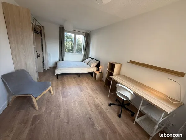 Grande chambre privative, double exposition dans colocation 4 chambres 80m2