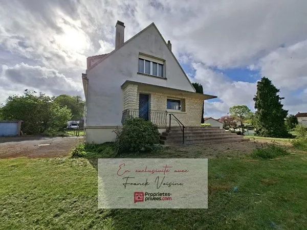 A VENDRE en Exclusivité aux Herbiers, Maison de 140 m2 avec 4 Chambres et 1 bureau sur un terrain co