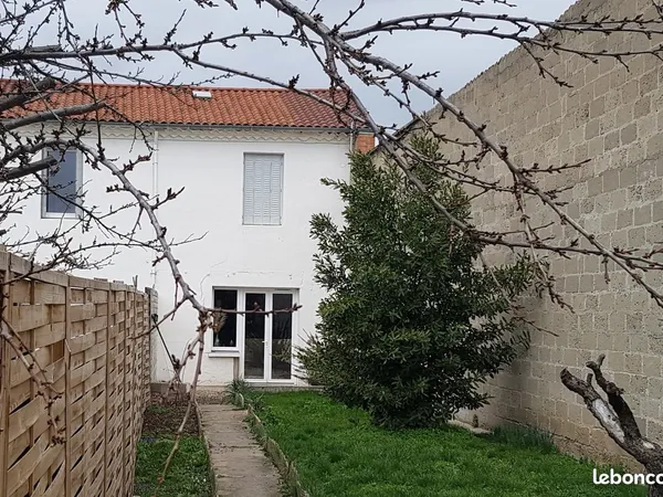 MAISON DE VILLE T3 / F3 AVEC JARDIN - REFAIT A NEUF en 2021