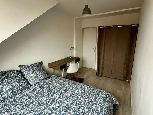 Dernière chambre disponible dans très grand colocation
