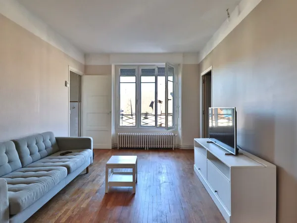 TROYES - HYPER CENTRE - T5 MEUBLE