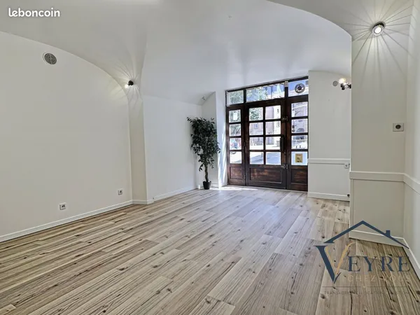 Local commercial 35 m² Vic-le-Comte