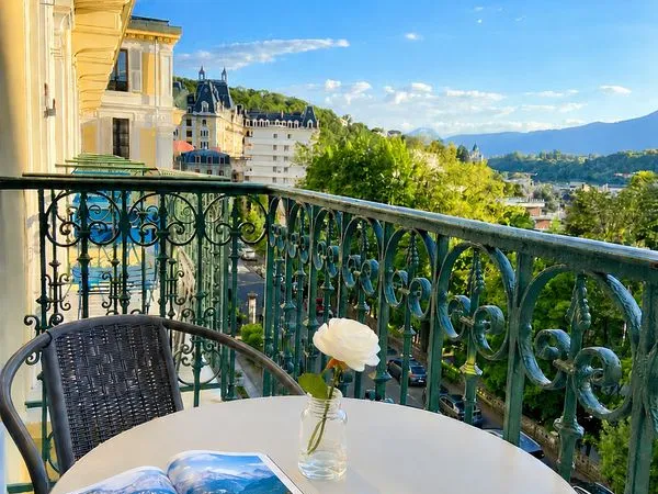 T1 rénové 26 m² avec balcon, vue parc, vendu meublé