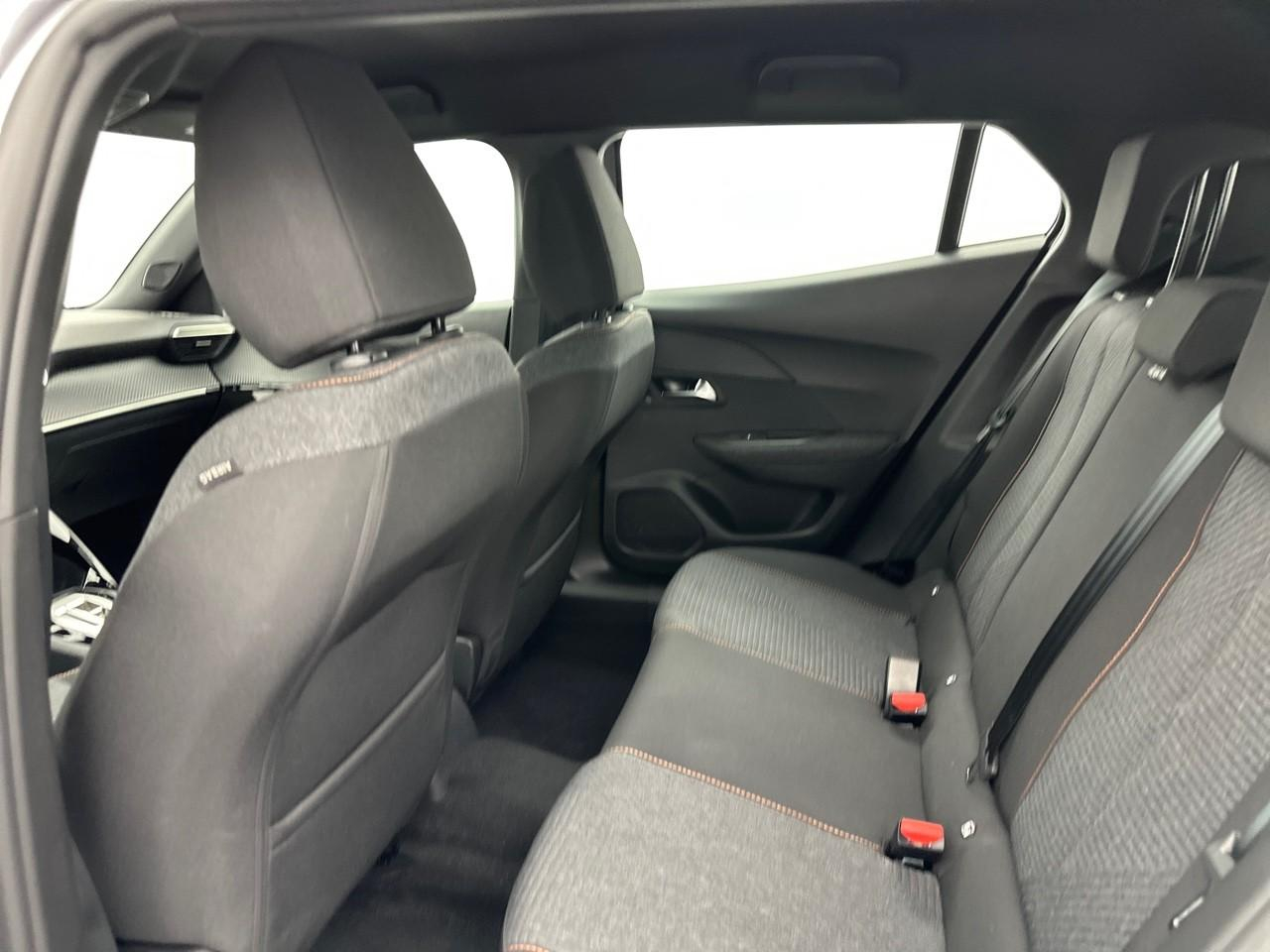Peugeot 2008 hybrid 145 e-dcs6 style — photo 11