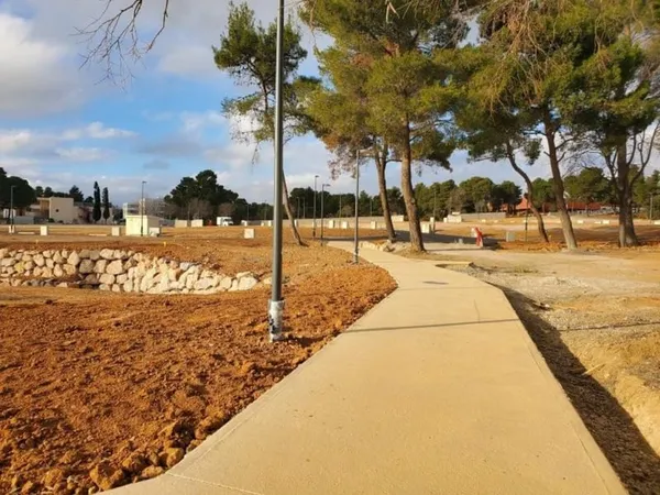 Terrain 160 m²