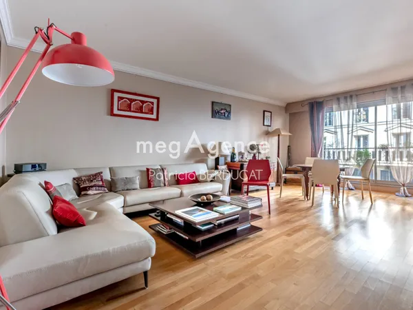 APPARTEMENT DE RÉCEPTION 3 PIECES 103M² avec ASCENSEUR, EXTÉRIEURS et BOX