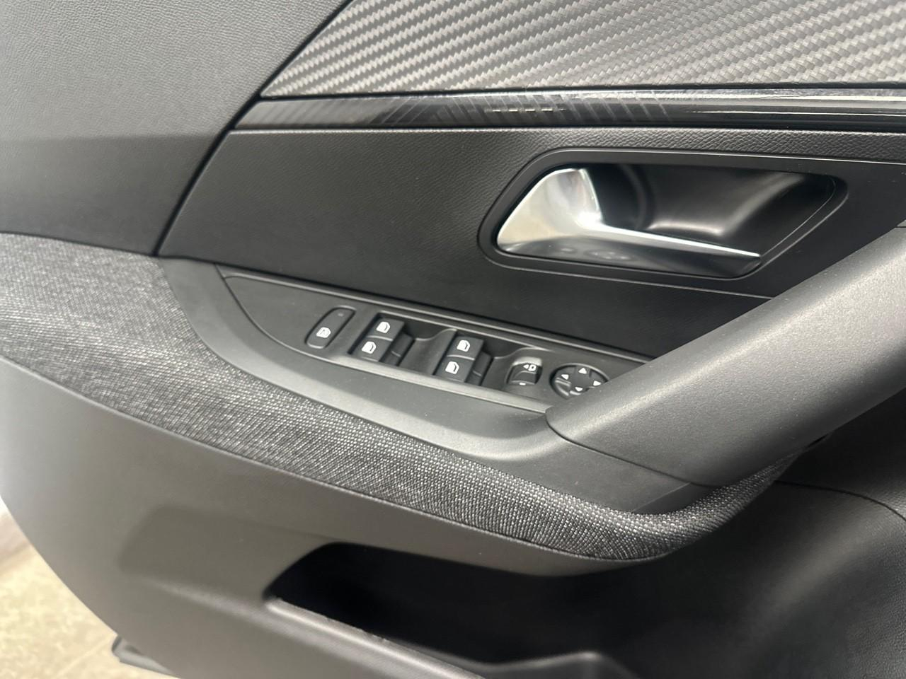 Peugeot 2008 hybrid 145 ch e-dcs6 style — photo 18