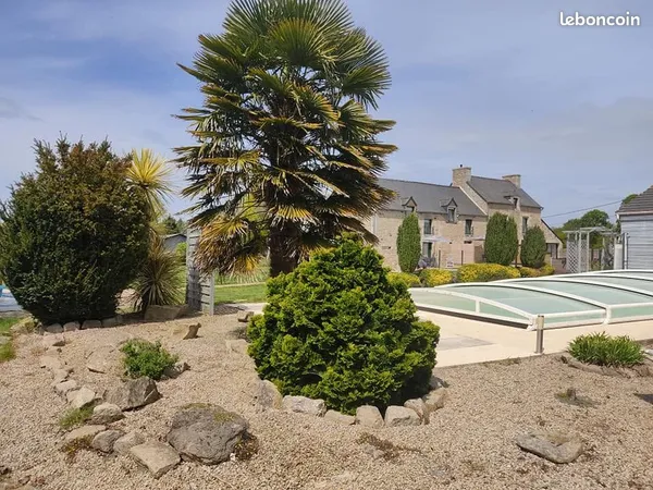 PROPRIÉTÉ DE CARACTÈRE EN PIERRE — MAISON FAMILIALE, DEUX GÎTES, PISCINE SUR TERRAIN DE 7 362 m²