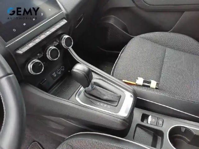 Renault Captur mild hybrid 160 edc — photo 12