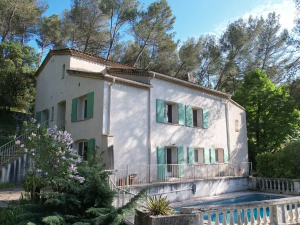 Villa 7 pièces 196 m²