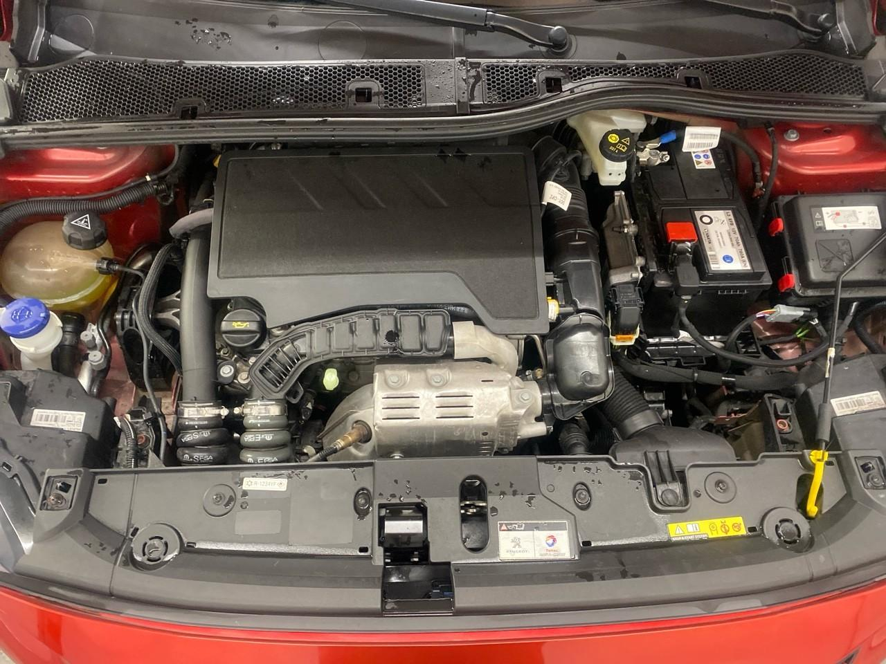 Peugeot 208 puretech 100 s&s eat8 gt pack — photo 15