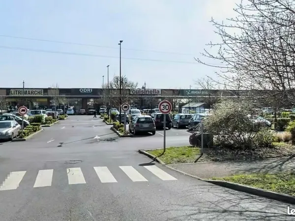 Local commercial 700 m² CHAMBRAY-LÈS-TOURS