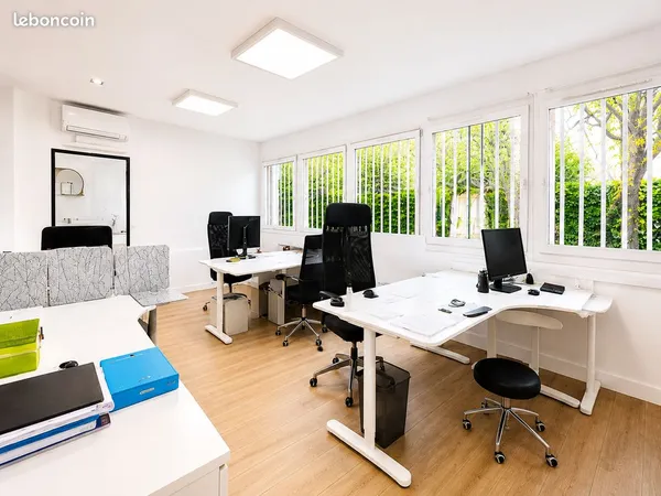 Bureaux rénovés 164 m² plain pieds - Meublés, climatisés, parking et jardin