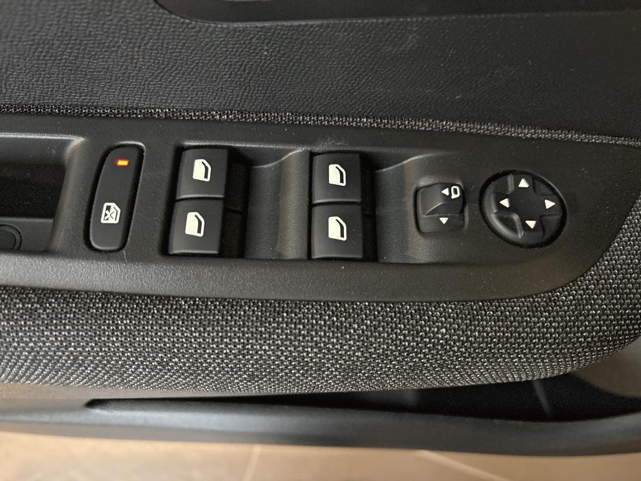 Peugeot 208 puretech 75 s&s bvm5 style — photo 18