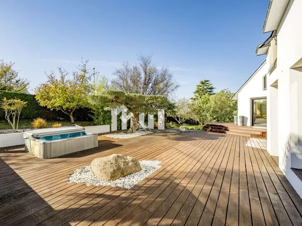 Maison 6 pièces 207 m²