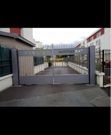 Place de parking à louer - 93240 stains