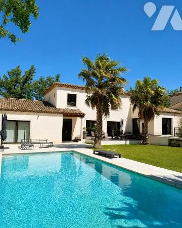 Maison 9 pièces 237 m²