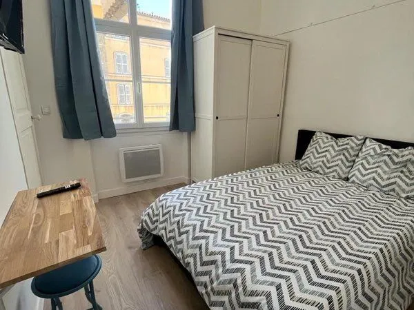 Chambre privative avec salle d'eau