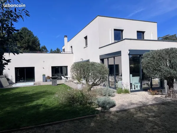 SAINT-RAMBERT - VILLA CONTEMPORAINE HAUT DE GAMME - 310 m² - TERRAIN 1000 m²