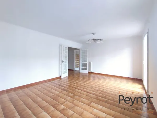 PERPIGNAN - T4 de 86 m² + PIÈCE AMÉNAGÉE + GARAGE