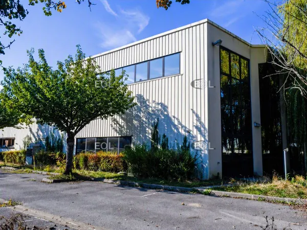Local d'activité 3009 m²