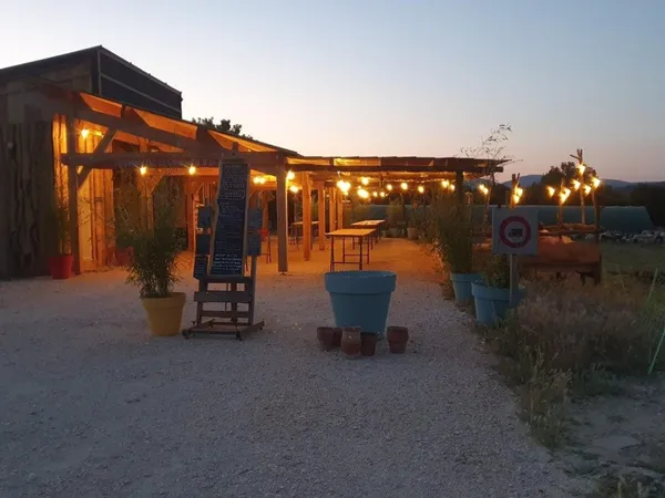 Propriété agricole de 2 hectares avec fromagerie & guinguette festive