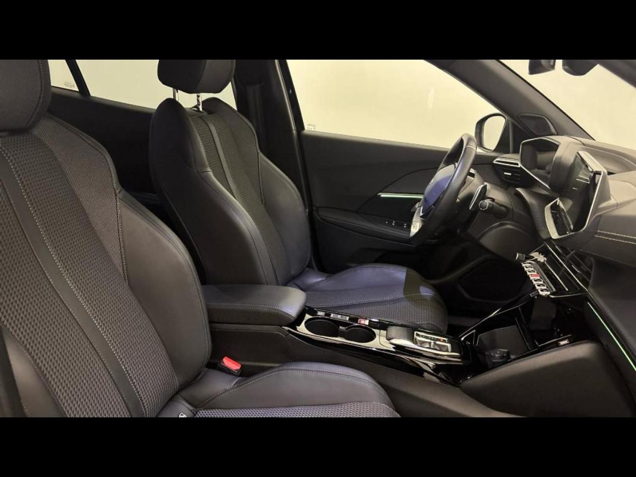 Peugeot 2008 1.5 bluehdi 130ch s&s gt eat8 — photo 15