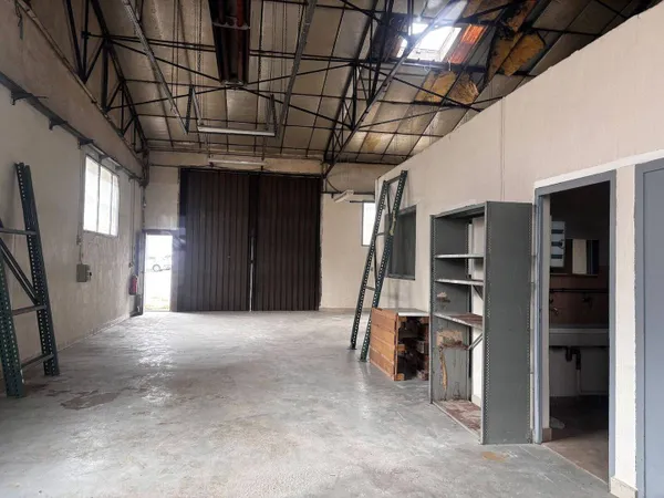 Local d'activité 150 m²