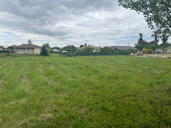 Terrain constructible 1559 m²