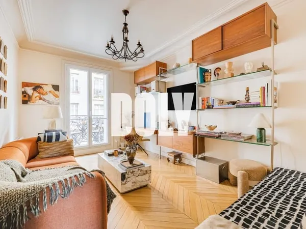 DOLY —APPARTEMENT RUE LAMARCK — PARIS 18e