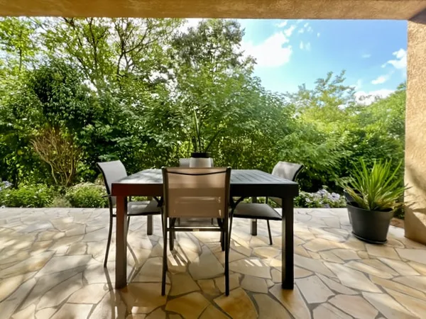 Maison T4 avec double garage, dépendance sur vaste terrain d