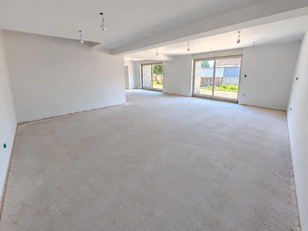 Maison familiale rénovée avec garage-atelier en plein centre-bourg