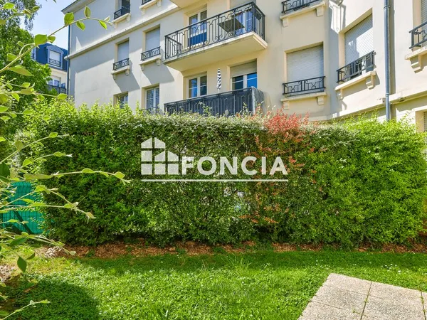CORBEIL-ESSONNES Bel appartement 2 pièces avec jardin et parking