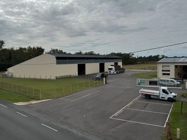Local d’activité et entrepôt Location Captieux  600m² 2100€