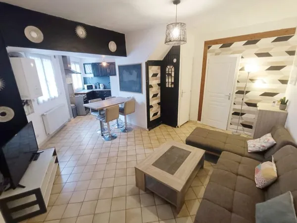 Maison 4 chambres avec petite cour